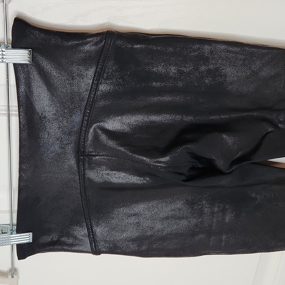 Spanx faux leather shiny black leggings size medium - Picture 5 of 11